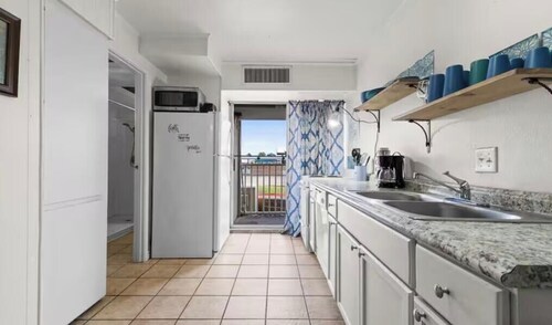Island Retreat – 1BR Efficiency Near Padre Beaches