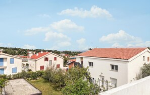 A residential area with houses featuring red-tiled roofs, a clear sky, and a hilly landscape in the background. - 2 bedroom amazing apartment in Vir (Vir)
