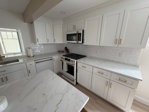 Delightful 3-bedroom house with AC in charming Gloucester.