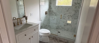 Delightful 3-bedroom house with AC in charming Gloucester.