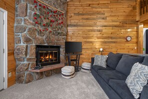 Fernseher, Kamin
