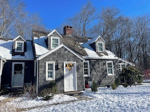Exterior - Well laid out 2-bedroom private home in Washington-close to the green and depot (Washington)