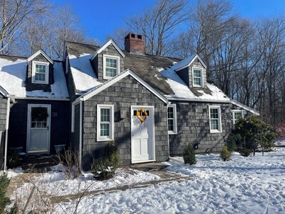 Well laid out 2-bedroom private home in Washington-close to the green and depot