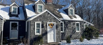 Well laid out 2-bedroom private home in Washington-close to the green and depot