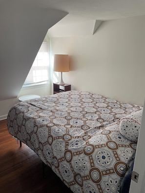 2 bedrooms, iron/ironing board, WiFi, bed sheets - Well laid out 2-bedroom private home in Washington-close to the green and depot (Washington)
