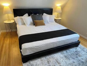 3 bedrooms, free WiFi, bed sheets - Charming Historic Ely Retreat - Walk to Downtown & Gateway to BWCA (Ely)