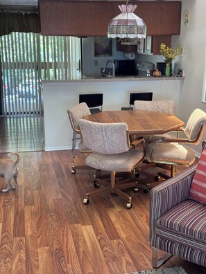 Dining - Breathtaking Lake Sunsets Golf Resort Gated Security Pool Tennis Pet Friendly” (Oldsmar)