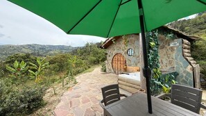 Property grounds - The Shire in the Mountains: Hobbit-Style Cabin | Hot Tub & Breakfast (Machetá)