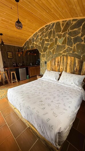 Room - The Shire in the Mountains: Hobbit-Style Cabin | Hot Tub & Breakfast (Machetá)