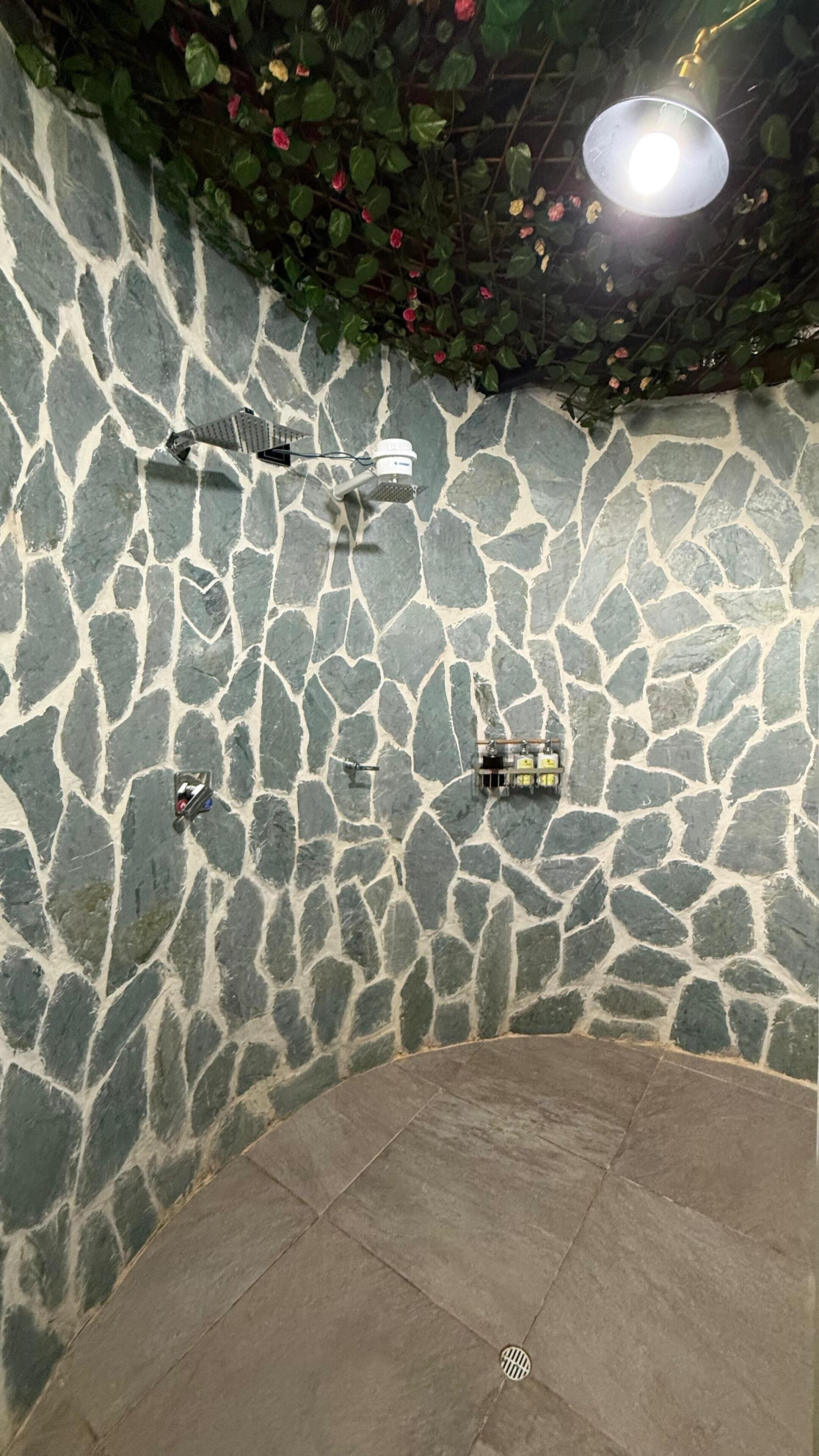 Pyyhkeet, saippua, vessapaperi