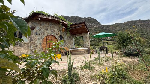 The Shire in the Mountains: Hobbit-Style Cabin | Hot Tub & Breakfast