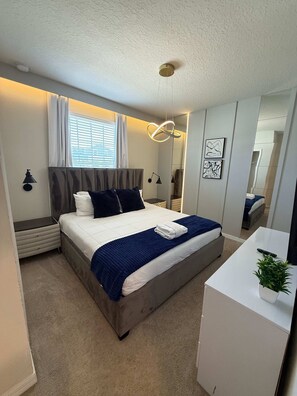 5 habitaciones, tabla de planchar con plancha, cuna de viaje y wifi 