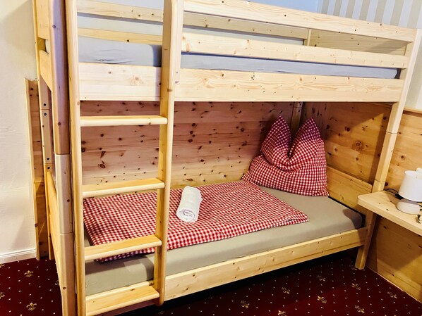 Room - Deluxe Family Suite 2 rooms 4 beds (Zederhaus)