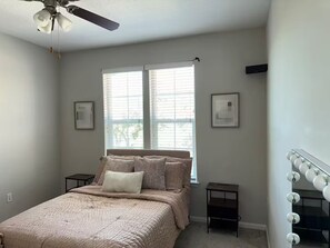 Room - Central Tampa/Pool, Gym + Free Parking (Tampa)