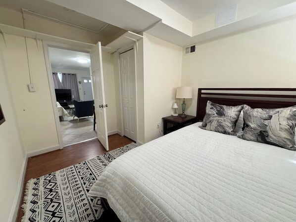 Room - NICE Basement Near the Union Market (Washington)