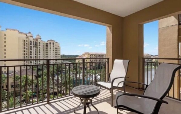 Property grounds - Spacious 2 Bedroom Condo adjacent to the Walt Disney World Resorts (Orlando)