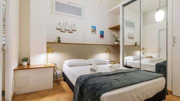 Een strijkplank/strijkijzer, gratis wifi, beddengoed