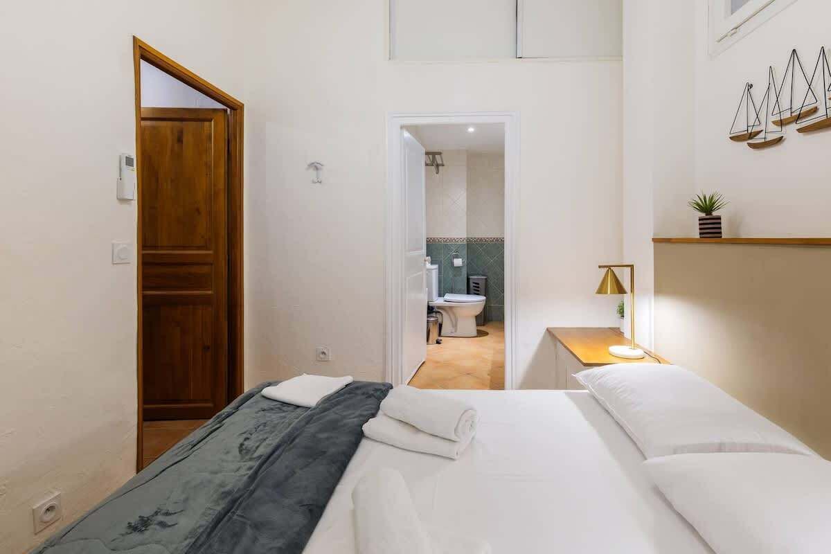 Ferros/tábuas de passar roupa, Wi-Fi de cortesia, roupa de cama