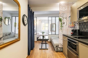 A modern kitchen with a built-in oven, a microwave, and a coffee maker. - Peaceful haven in the heart of Old Nice (Nice)