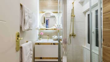 Douche, séchoir à cheveux