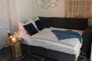 2 bedrooms, free WiFi - Thatched vacation home Seestern on Rügen: Sauna, water view & pure dog happiness (Neuenkirchen)