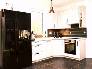 Refrigerador, horno, parrilla de estufa y lavavajillas 