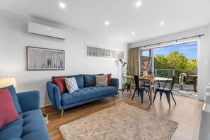 TV - Hamilton Lake Haven - Great Location (Hamilton)