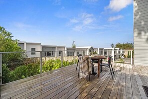 Outdoor dining - Hamilton Lake Haven - Great Location (Hamilton)