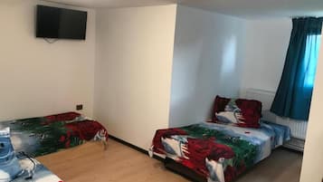 Camera quadrupla, vista cortile