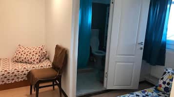 Habitación cuádruple, vista al patio