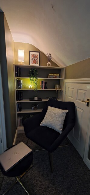 Interior - Spacious Chester Home | Sleeps 8 | Free On Street Parking (Chester)