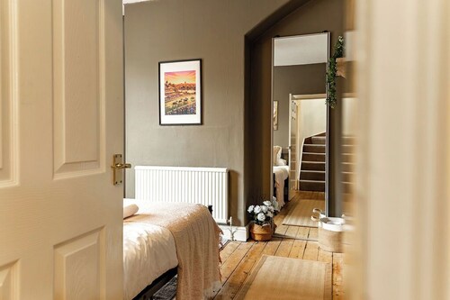 Spacious Chester Home | Sleeps 8 | Free On Street Parking