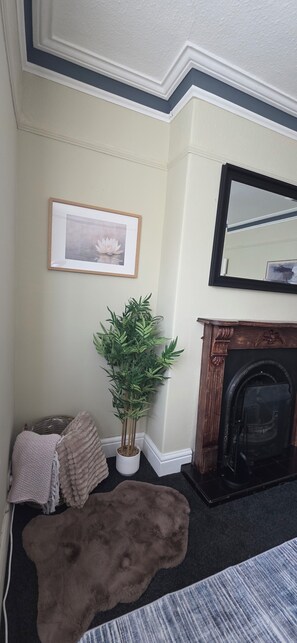 Interior - Spacious Chester Home | Sleeps 8 | Free On Street Parking (Chester)