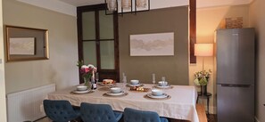 Dining - Spacious Chester Home | Sleeps 8 | Free On Street Parking (Chester)