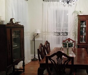 Dining - Spacious 5BR Home Near Saratoga Race Course & Downtown (Saratoga Springs)