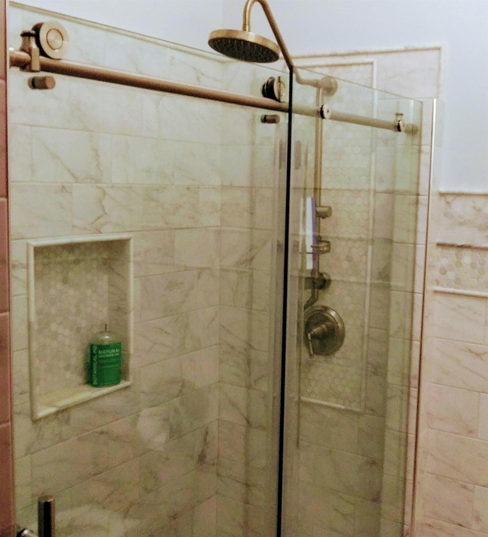 Bruser, bidet, håndklæder