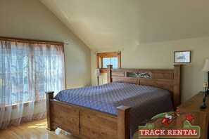 5 Schlafzimmer, Schreibtisch, Bügeleisen/Bügelbrett, Bettwäsche