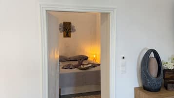 4 bedrooms, WiFi, bed sheets