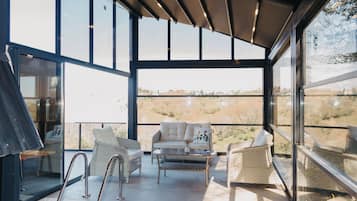 Deluxe bungalow, uitzicht op bergen | Zwembad