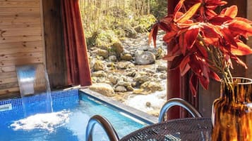 4 indoor pools