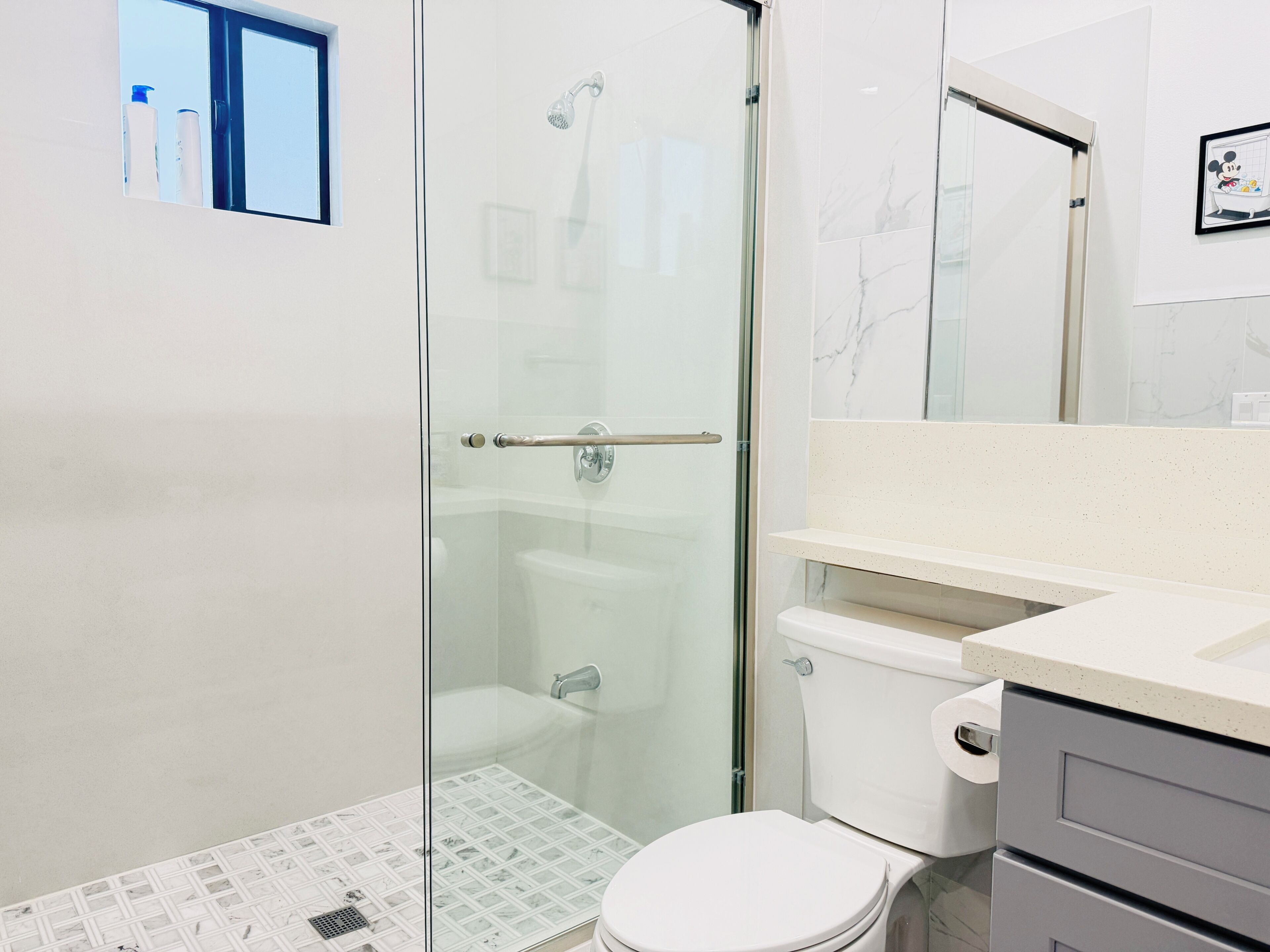 Dusche, Haartrockner, Handtücher, Seife