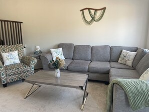 Smart TV - Cozy 3 BR family-friendly Home near Lake Couchiching (Severn)