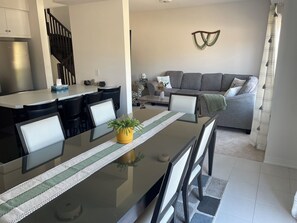 Dining - Cozy 3 BR family-friendly Home near Lake Couchiching (Severn)