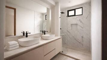 Appartamento Deluxe, vista giardino | Bagno | Doccia, asciugacapelli, asciugamani, sapone