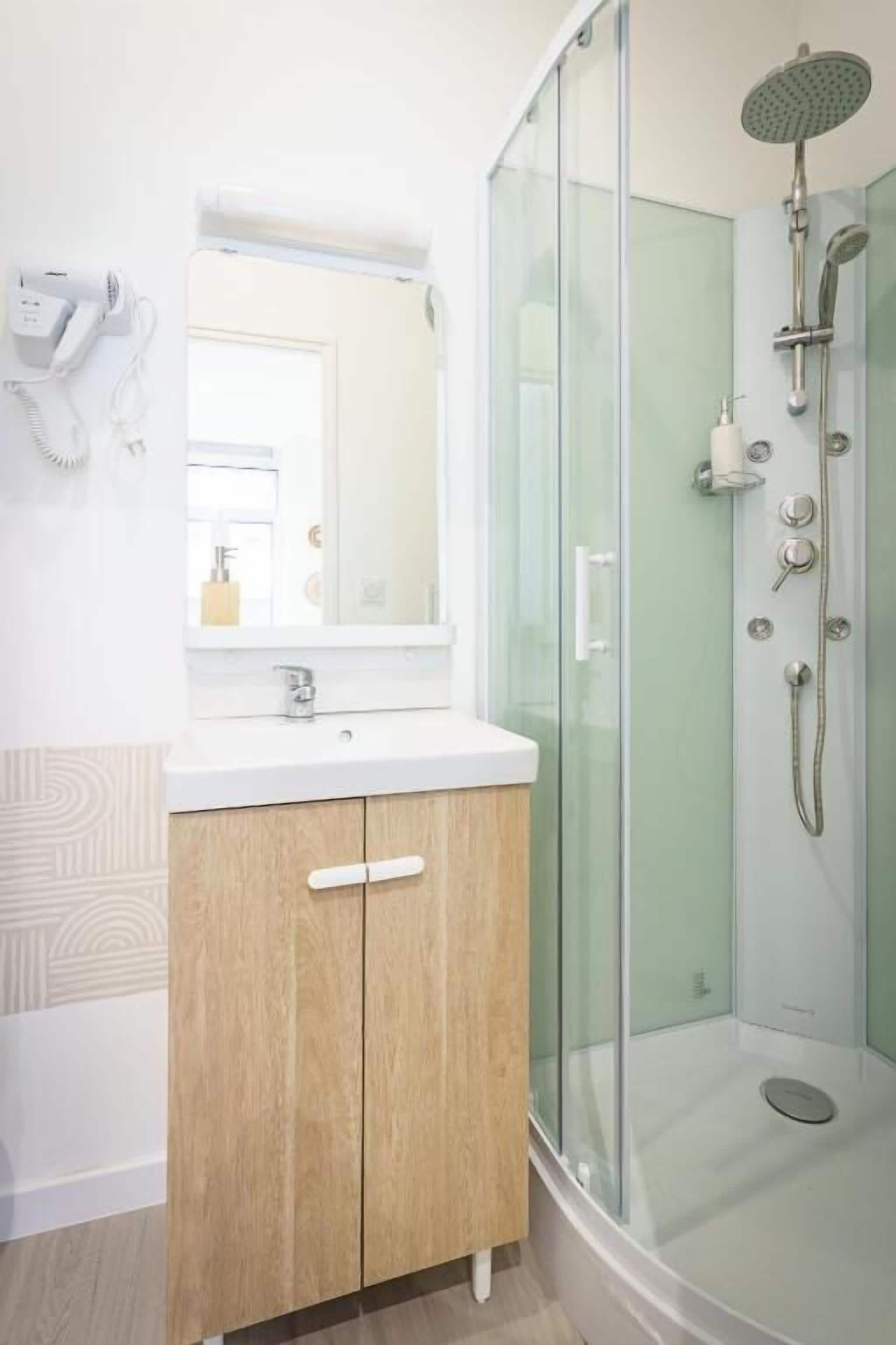 Studio | Bathroom