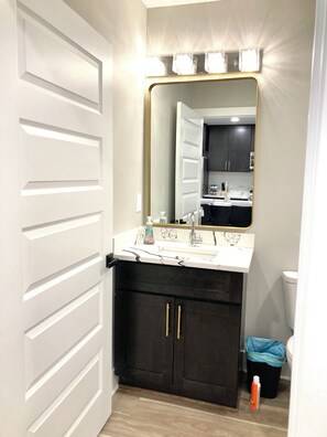 Bathroom - Modern 1BR near Emory, Mercer & major health campus (Tucker)