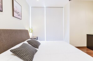 Room - Aqua (Monterrey)