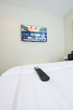 Comfort Suite, Balcony, City View | Television - Aqua (Monterrey)