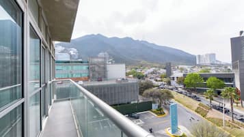 Comfort Suite, Balcony, City View | Balcony