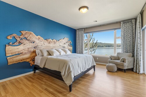 Lakeside Leisure, Hot Tub, Golf Course, Sleeps 10, Lakefront, Near Crater Lake